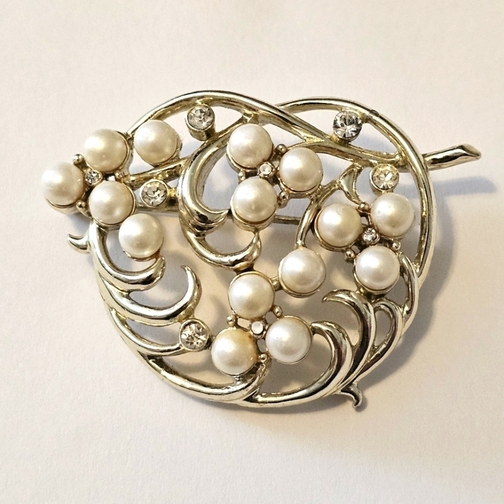 Vintage Kramer Rhinestone/Crystal/Faux Pearl Brooch/Pin
